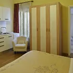 Cavour 63 아파트호텔