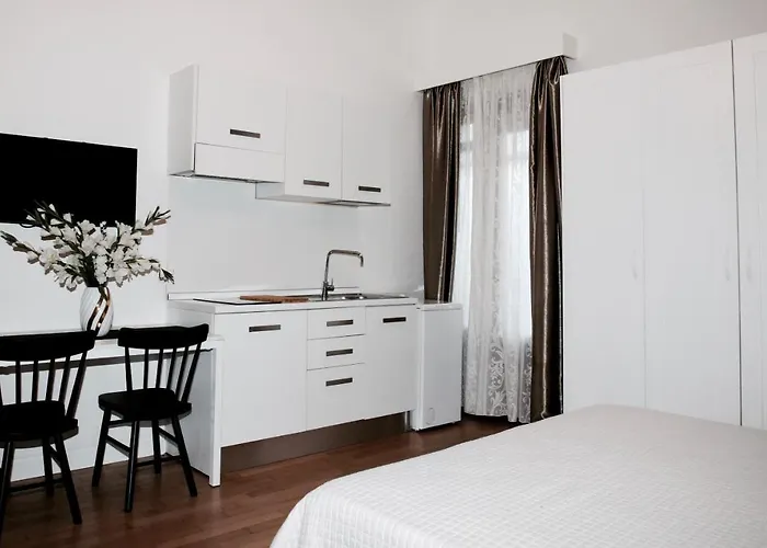 Aparthotel Cavour 63 3*